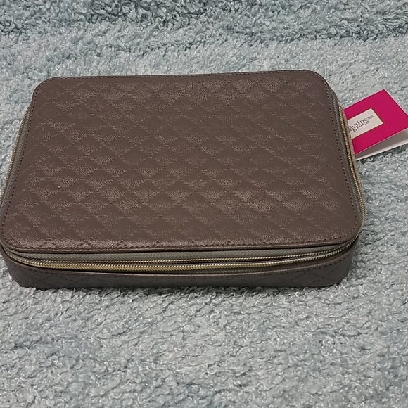 🎉Host Pick 🎉 Beauty Case - Picture 2 of 4